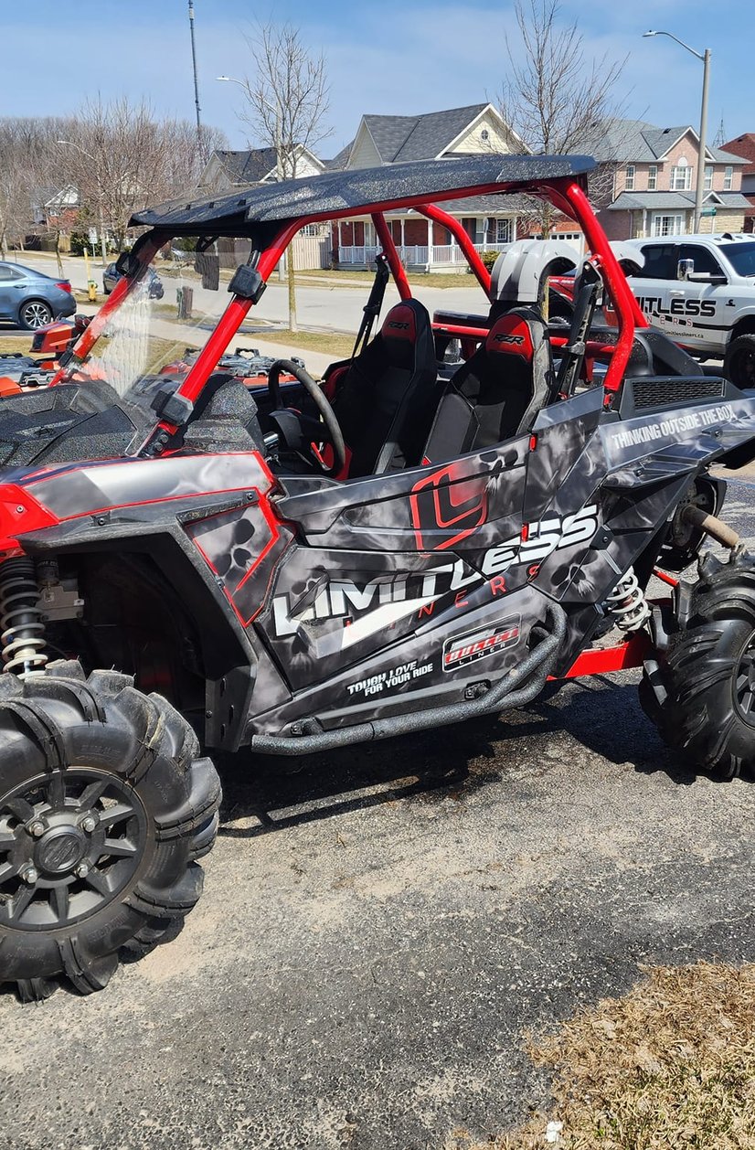 sxs vehicle with bed liner